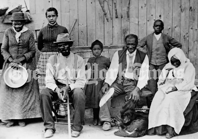 Harriet Tubman with escaped slaves on plantation